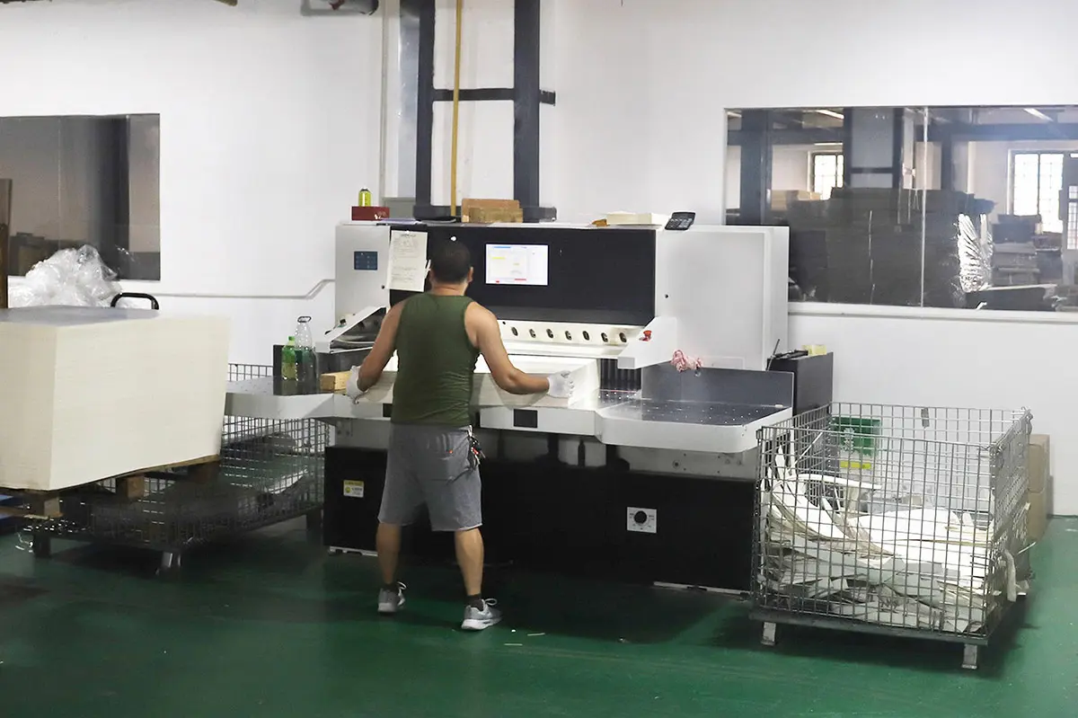 Paperboard cutting equipment in the packaging workshop