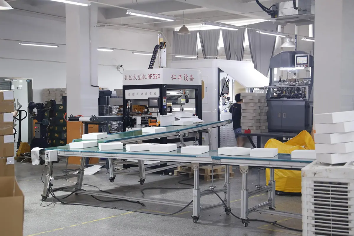 Cutting workstation for paper packaging components