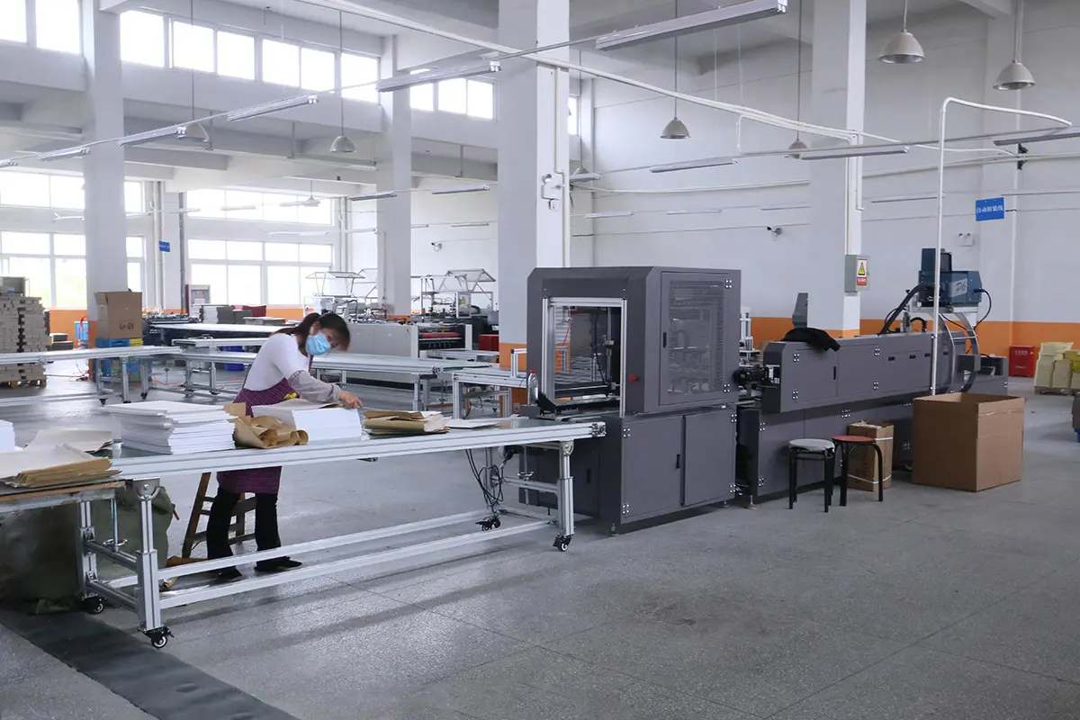 Open production workshop with multiple packaging stations