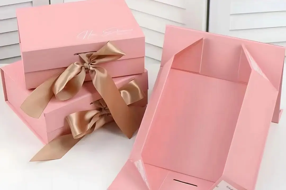 Bulk packing arrangement for corporate gift boxes ready for delivery