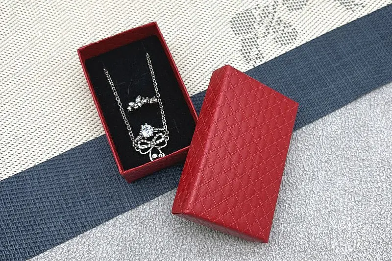 Jewelry product dimensions reviewed before custom box sample