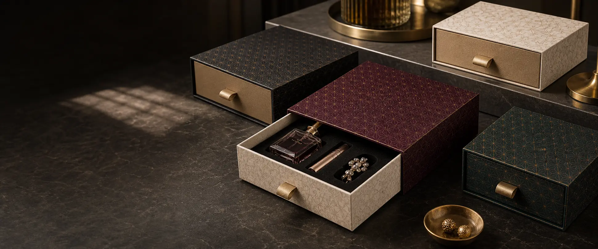 Custom drawer boxes with sleeve and tray structure
