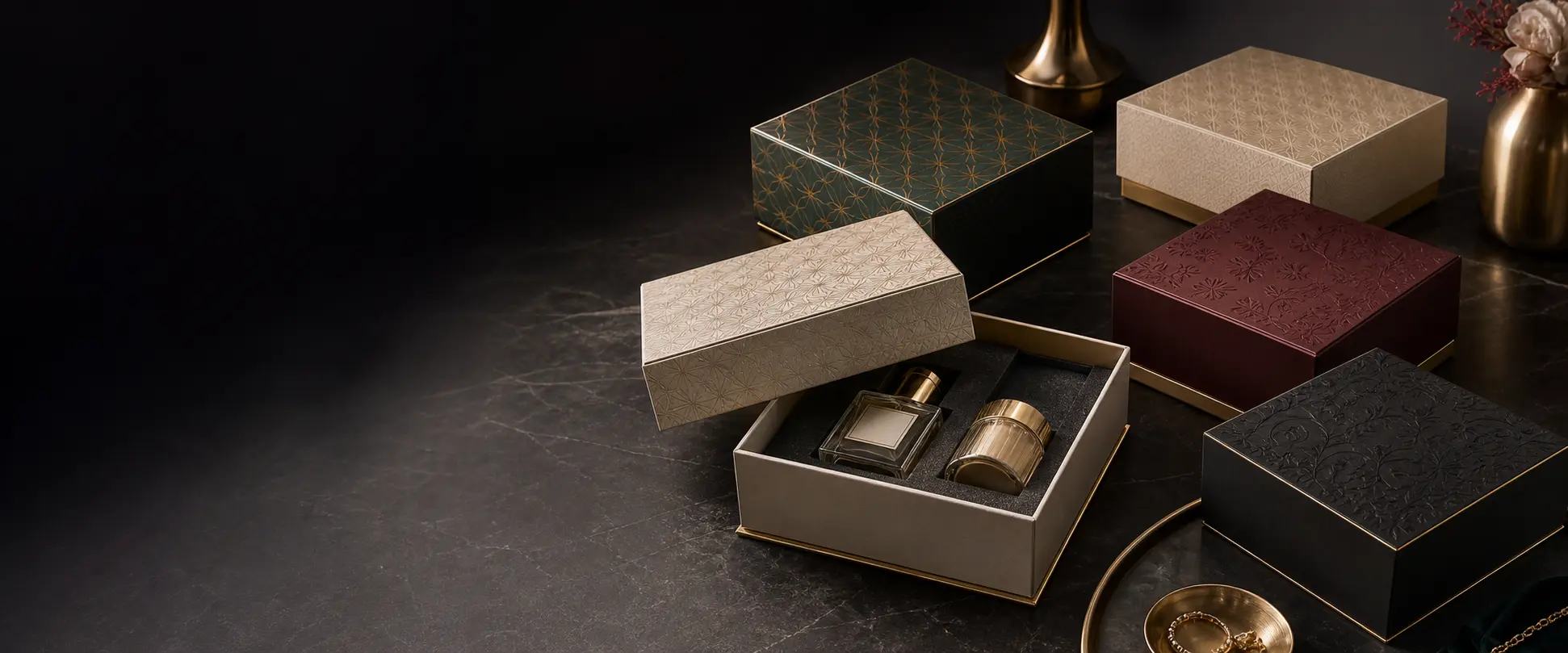 Custom lid and base boxes for gift packaging