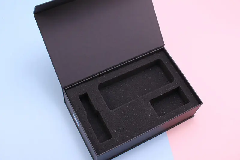 Cosmetic packaging for retail online sales and PR kits
