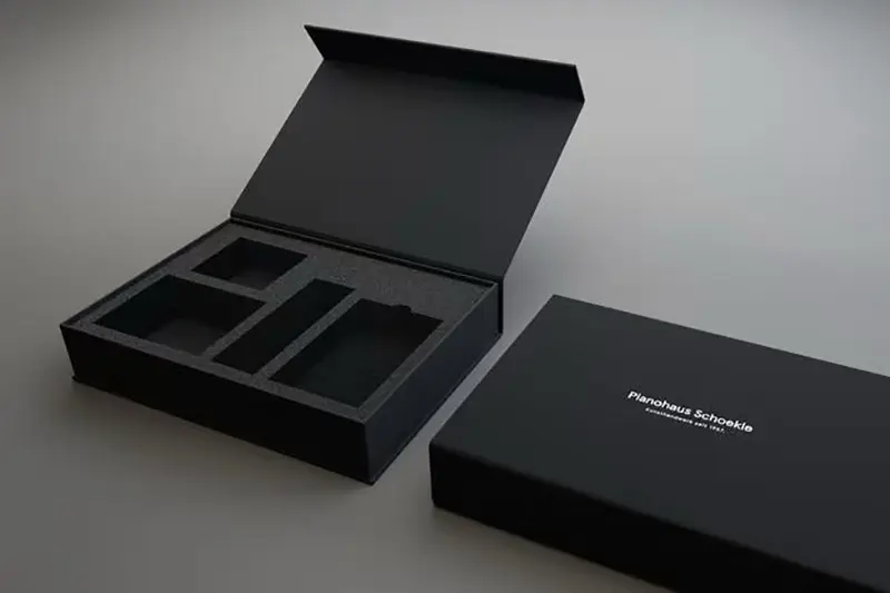 Luxury drawer boxes for compact product sets and sliding reveal