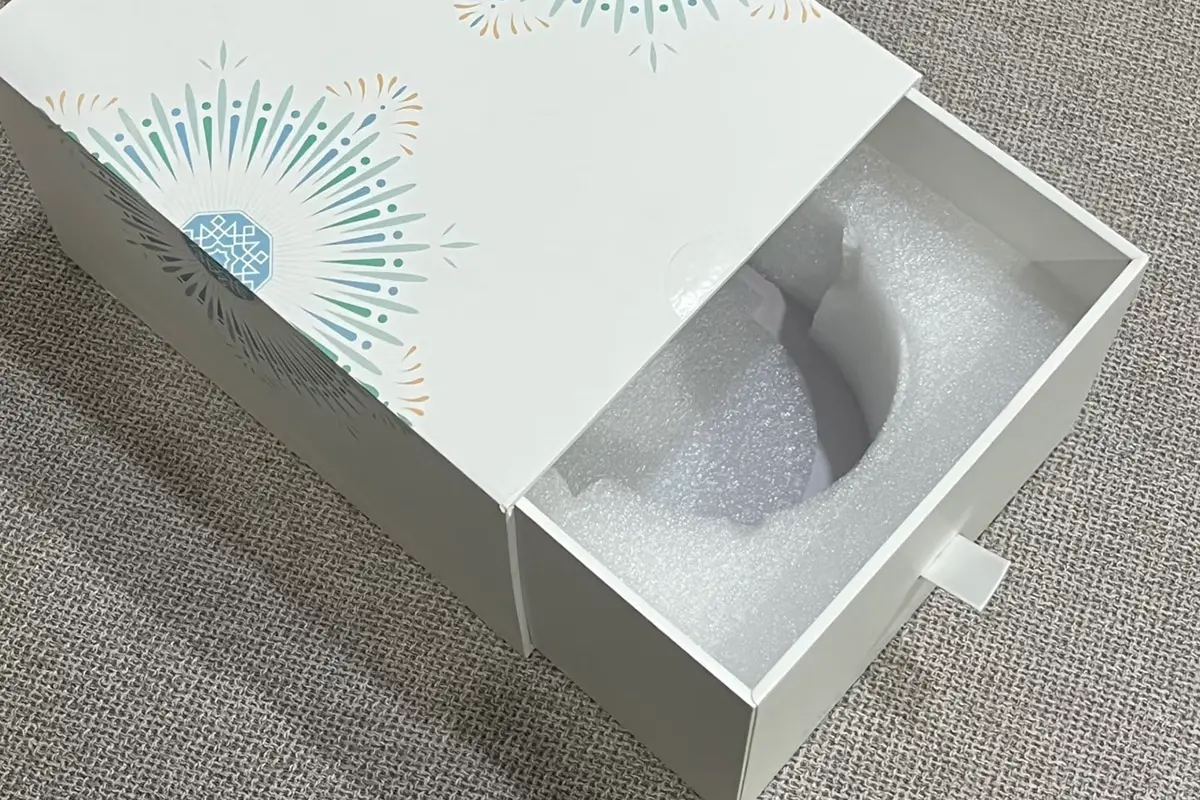 Luxury packaging foil stamping check for logo size and line width