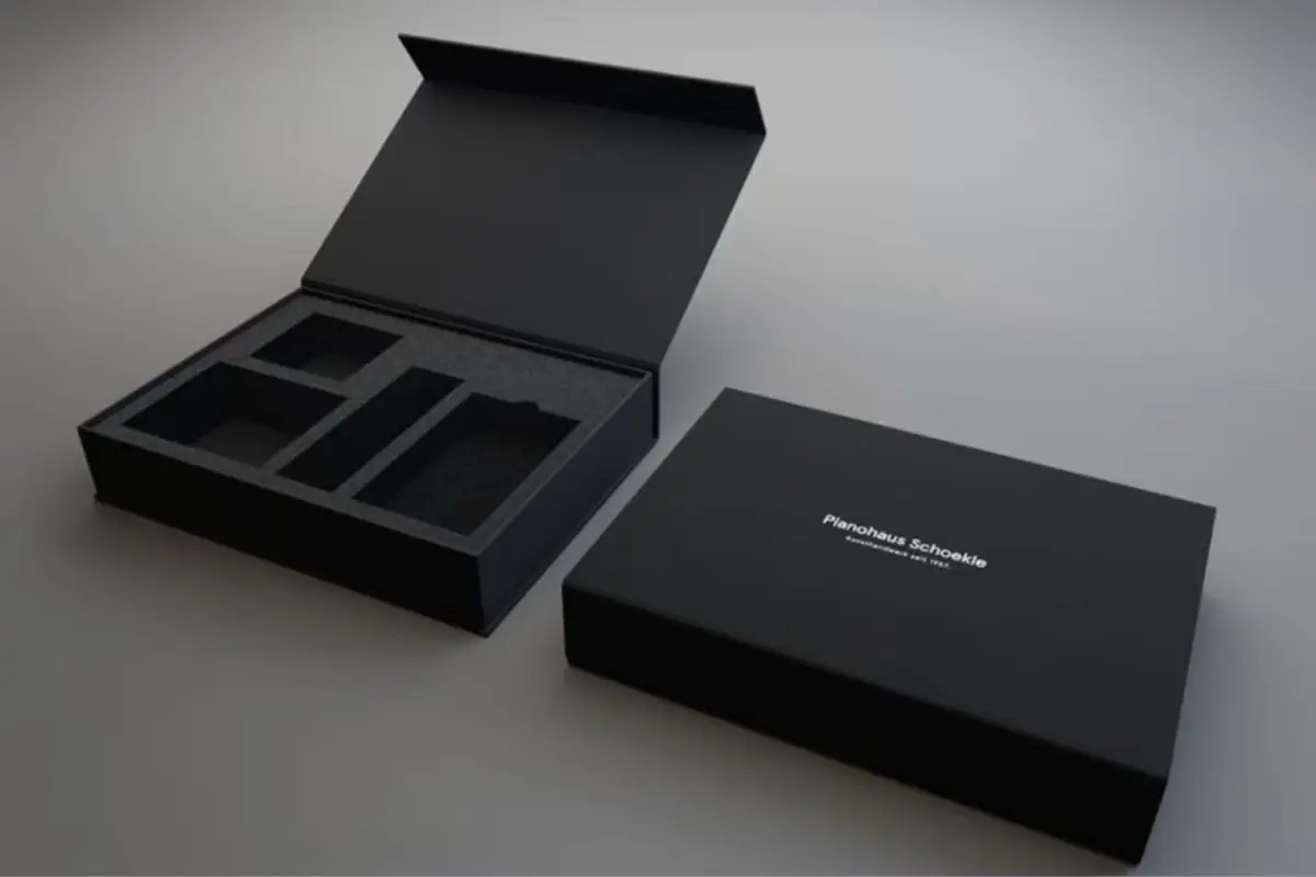 Luxury lid and base gift boxes with clean product reveal