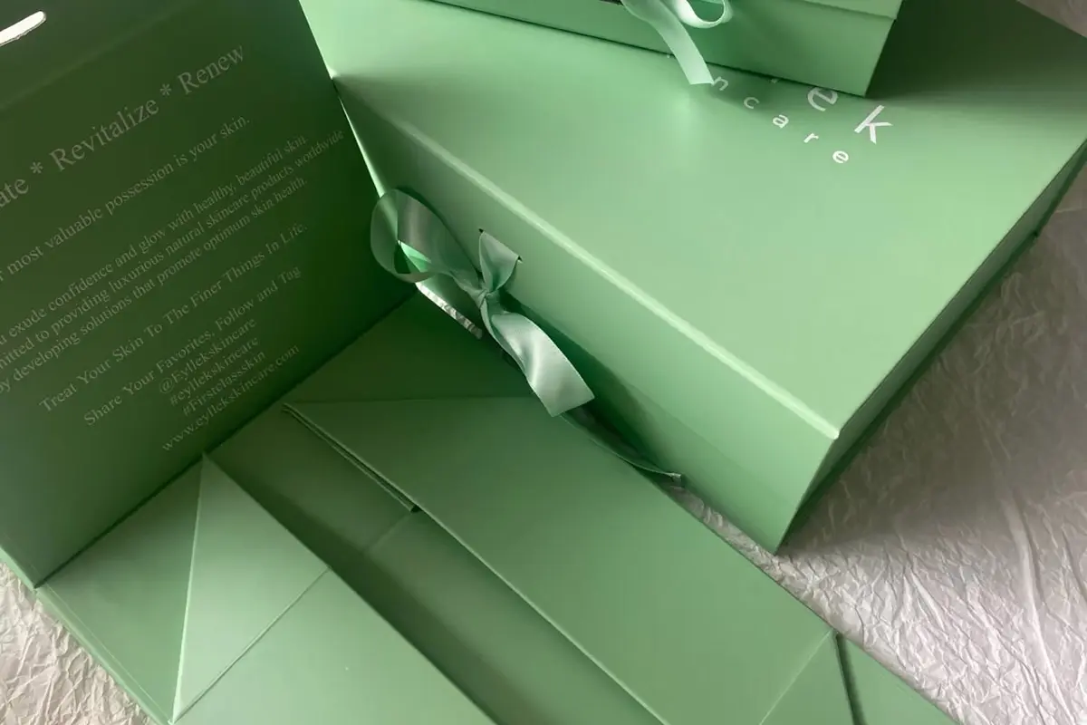 Luxury product set planning with multiple products inserts and gift box layout