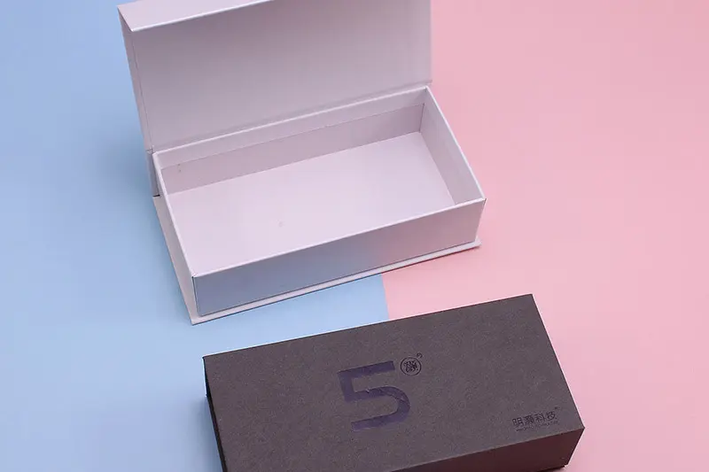 Folding carton packaging for skincare bottle