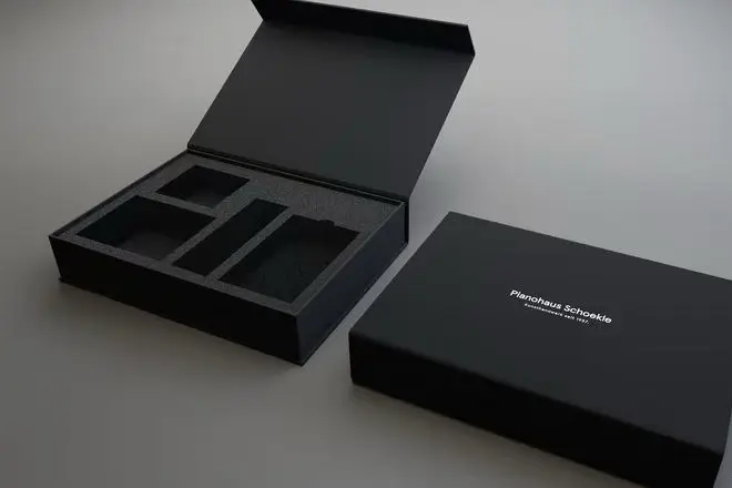 Watch packaging solution with cushion and accessory layout
